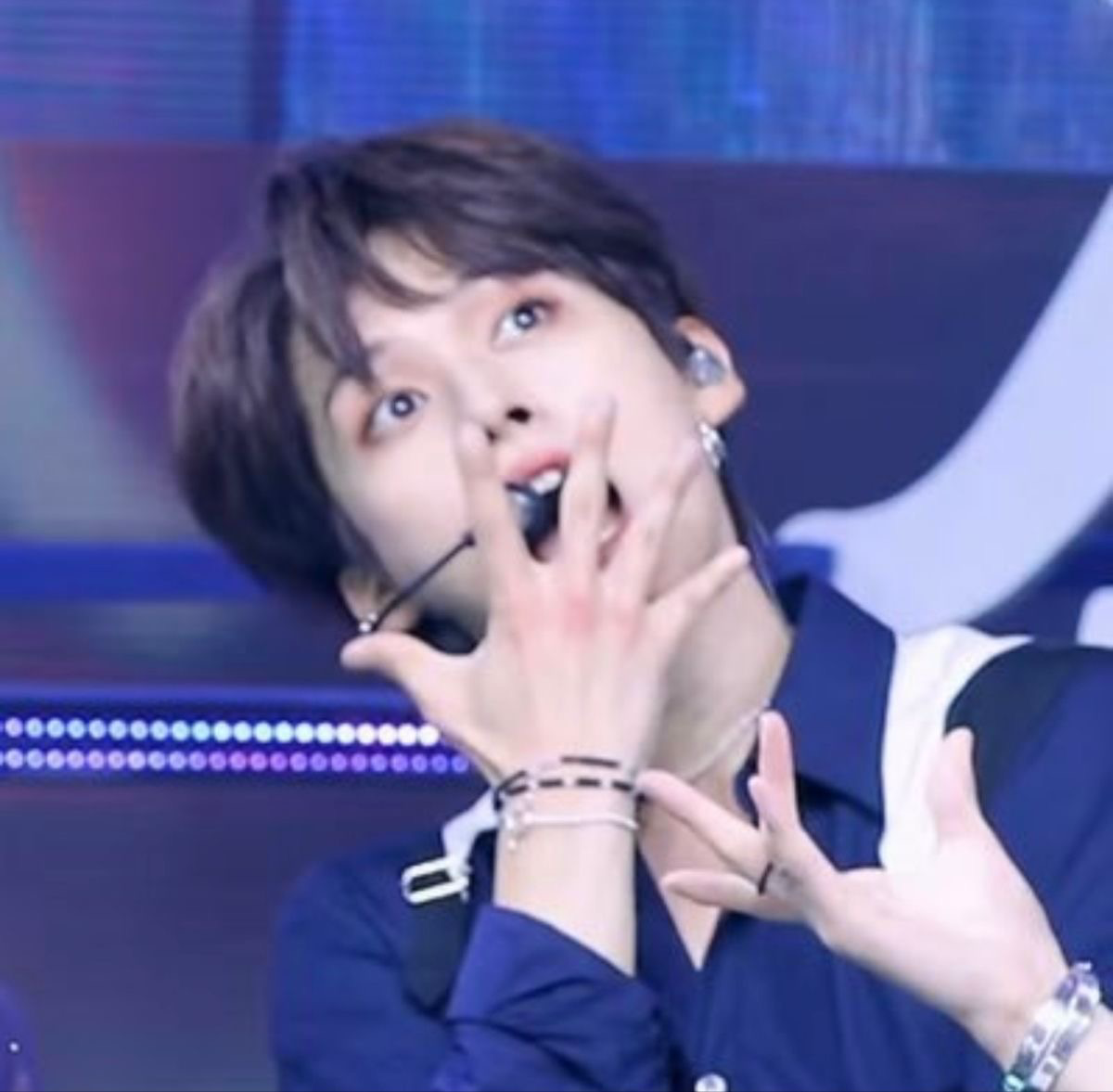 Minhoverse🦒🤟🏻🎶.