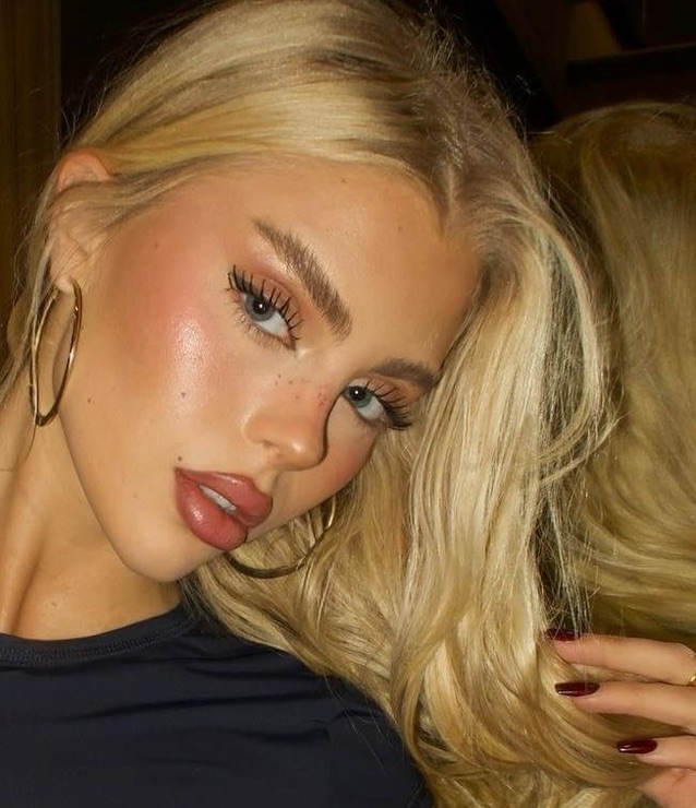 Professional Makeup Artist Damla Korkmaz Yaşat
